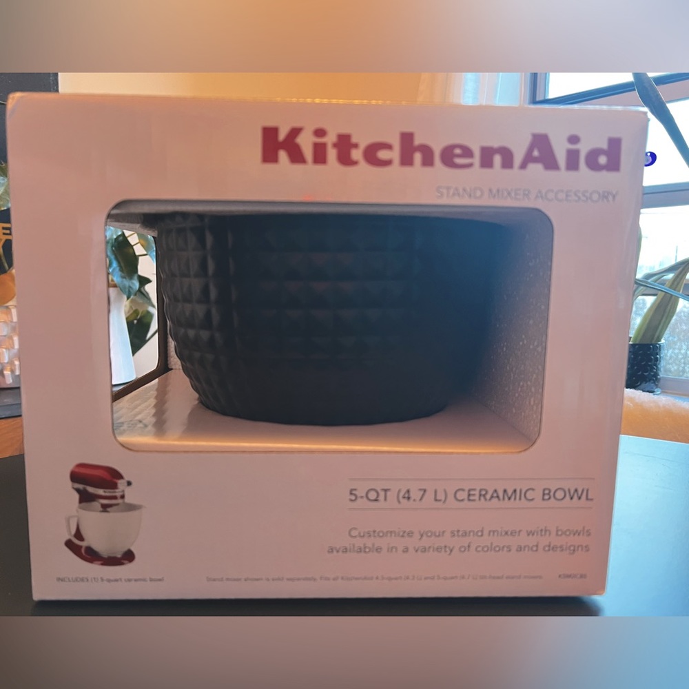 NIB Kitchenaid studded 5 qt mixing bowl